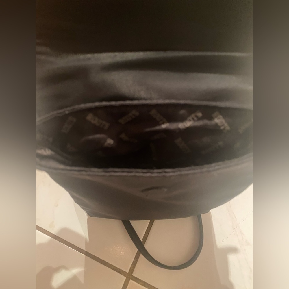 Roots Black Leather Flap Crossbody Bag Silver/Black Logo. - Picture 5 of 5